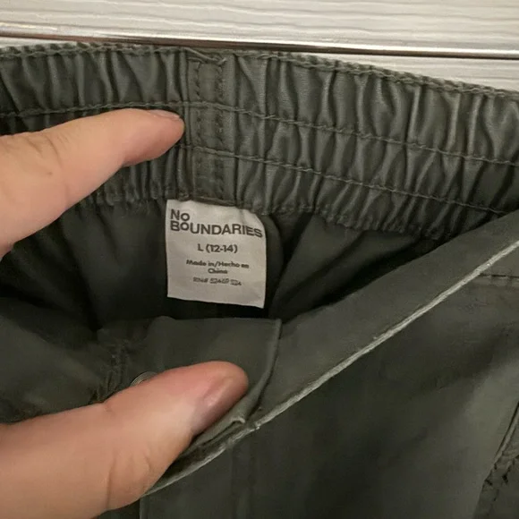 No Boundaries Olive Cargo Pants - Picture 2 of 3
